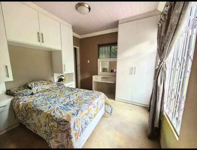 5 BEDROOM HOUSE FOR SALE IN VAALPARK